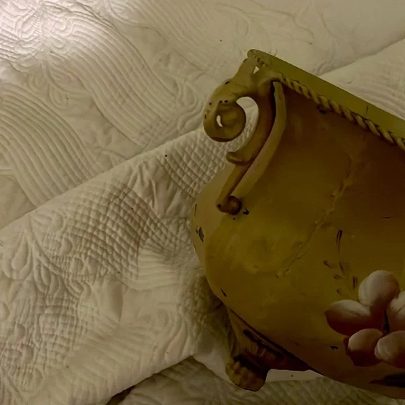 Gorgeous Vintage planter. Some markings inside. Otherwise great condition - Picture 3 of 7